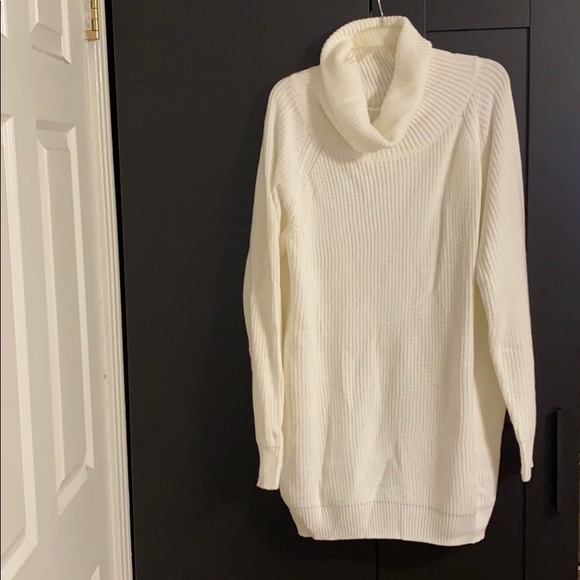 White Turtle Neck with side pockets - Picture 1 of 2